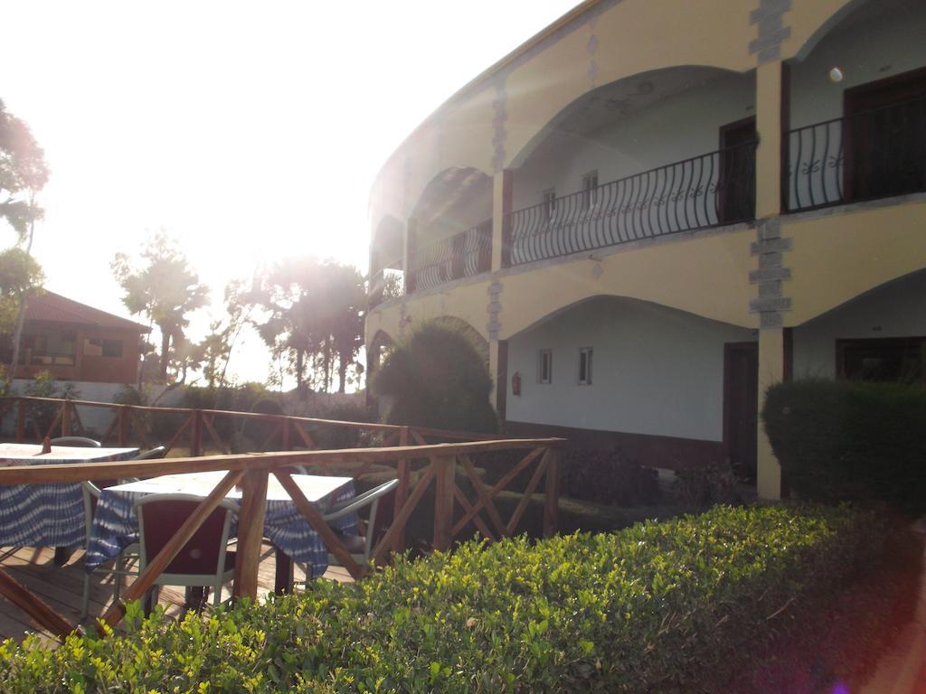 Golden Beach Hotel Serrekunda Exterior photo