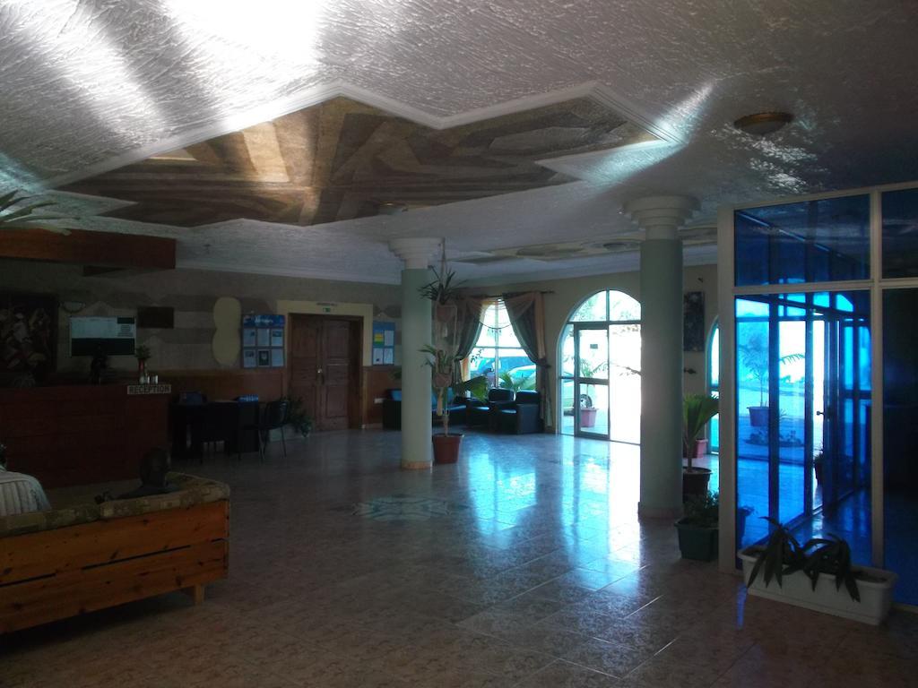 Golden Beach Hotel Serrekunda Exterior photo